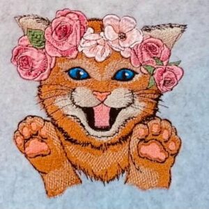 Kätzchen mit Blumenkranz - StickZebra