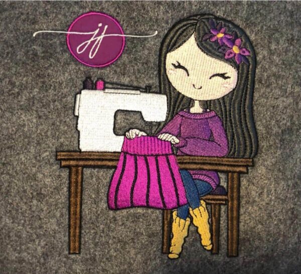 Doodle Mädchen mit Nähmaschine Stickdatei [Digital] – Bild 3
