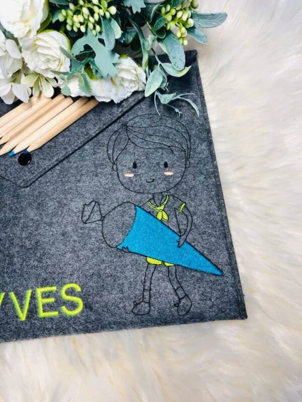 Kleiner Junge mit Schultüte [Digital] – Bild 2