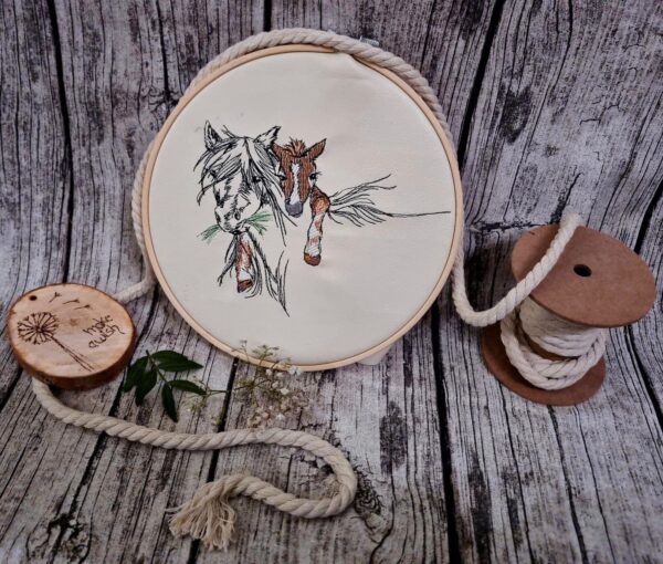 Pferd mit Fohlen [Digital] – Bild 3