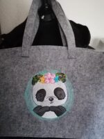 Panda mit Blumenrahmen [Digital] – Bild 2