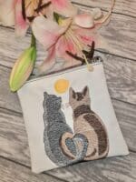 Katzenliebespärchen vor dem Mond Stickdatei: Romantisches Katzen Design für liebevolle Stickprojekte und Dekorationen [Digital] – Bild 2