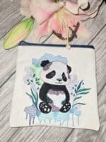 Kleiner Panda Stickdatei: Liebenswertes Vollstick-Design für kreative Stickprojekte [Digital] – Bild 2