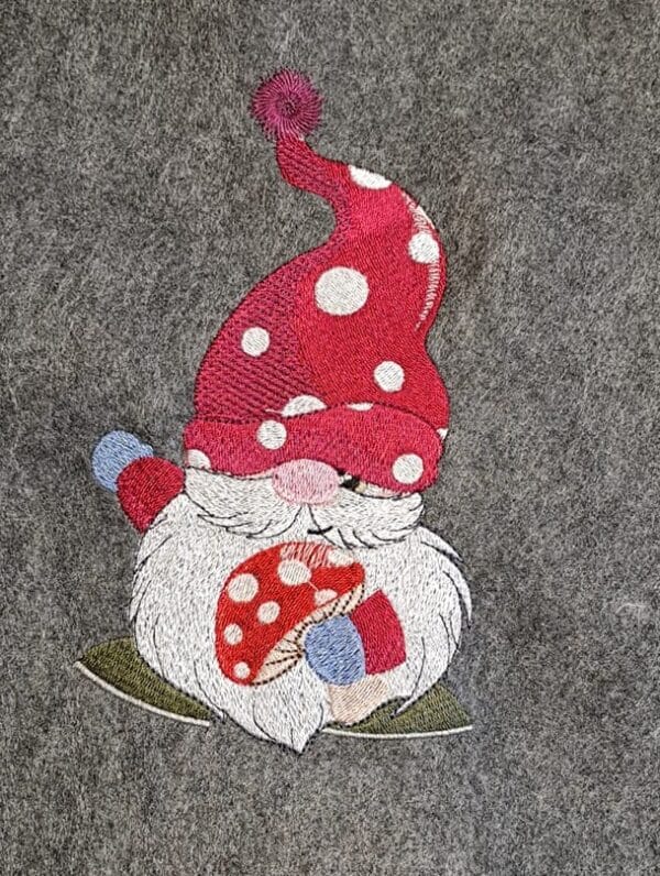 Gnom mit Pilz Stickdatei: Zauberhaftes Design für handgefertigte Stickprojekte [Digital] – Bild 3