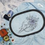 Weltkugel- Planet mit Blume Doodle Stickdatei: Doodle Kreativität für einzigartige Stickprojekte [Digital] – Bild 2