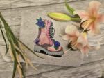 Zauberhafter Stiefel mit Blumen [Digital] – Bild 4