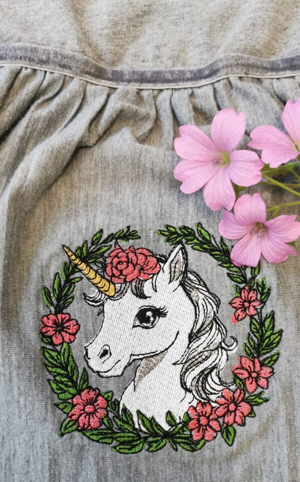 Einhorn mit Blumenrahmen [Digital] – Bild 4