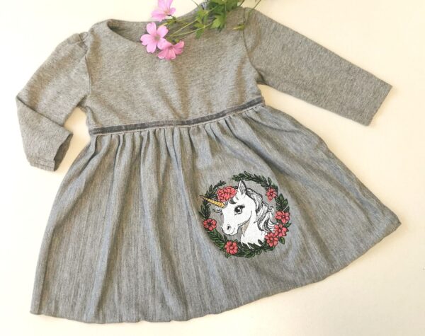 Einhorn mit Blumenrahmen [Digital] – Bild 3