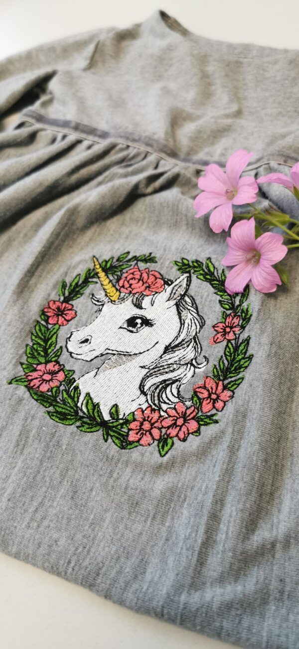 Einhorn mit Blumenrahmen [Digital] – Bild 2