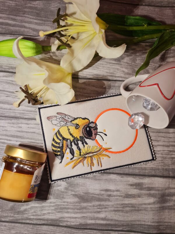 Traumhafte Biene auf der Blüte [Digital] – Bild 6