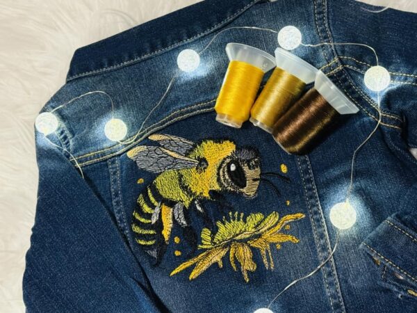 Traumhafte Biene auf der Blüte [Digital] – Bild 5