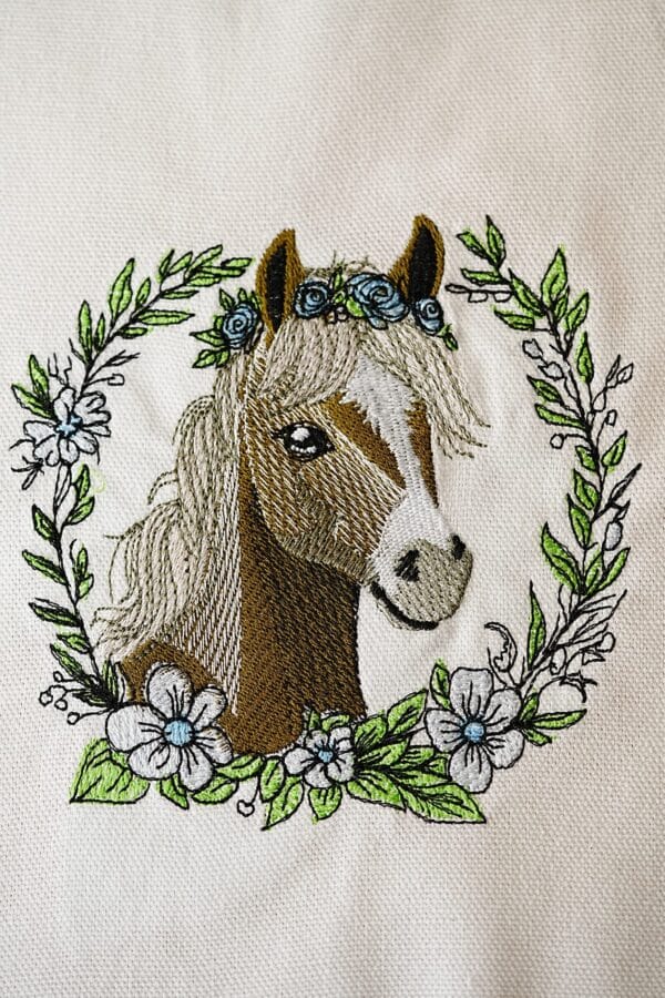 Zuckersüßes Pferd mit Blumenrahmen [Digital] – Bild 3