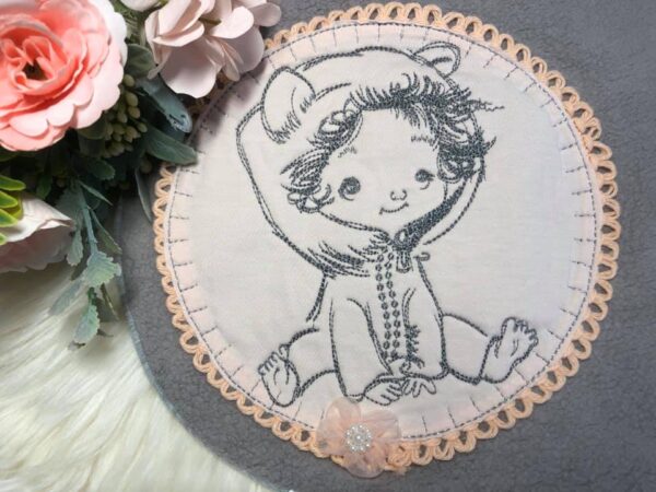 Niedliches Mädchen Baby Stickdatei [Digital] – Bild 2