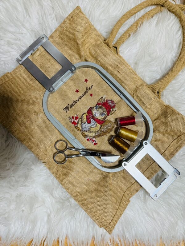 Niedliches Winter Eichhörnchen [Digital] – Bild 7