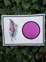 Feder Stickdatei, elegante Doodle Feder mit Rosen für deine Stickmaschine [Digital] – Bild 3