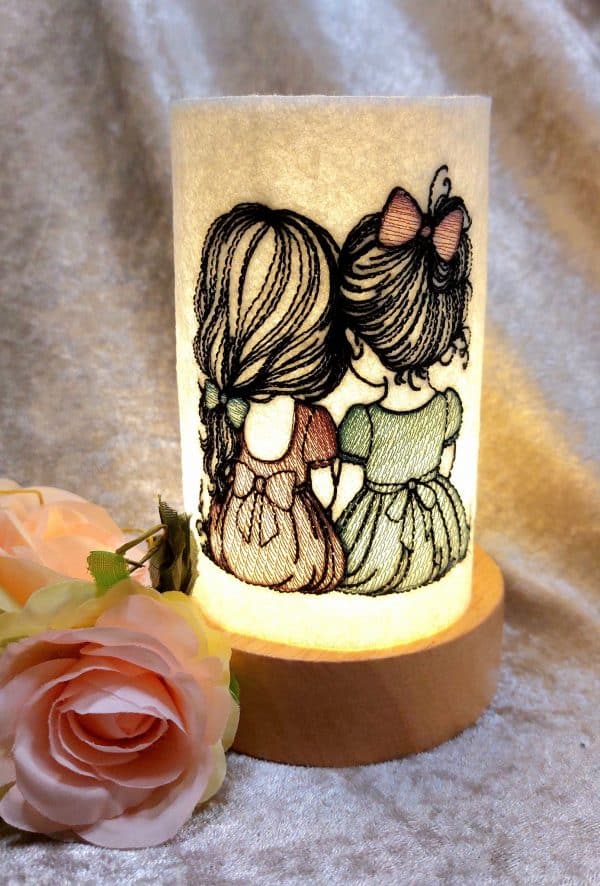 Mädchen Stickdatei, zuckersüßes Freundschafts Motiv für deine Stickmaschine [Digital] – Bild 4