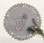 Hase Stickdatei, verliebter Doodle Hase mit seiner Karotte [Digital] – Bild 3