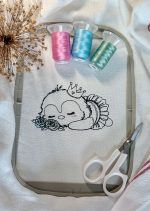 Pinguin Stickdatei, kleine Pinguin Prinzessin für deine Stickmaschine [Digital] – Bild 3