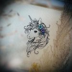 Einhorn Stickdatei verträumtes Doodle Einhorn mit Blumenkranz [Digital] – Bild 3